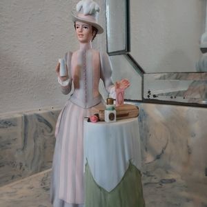 Avon Albee Award figure 1984 excellent condition President Club